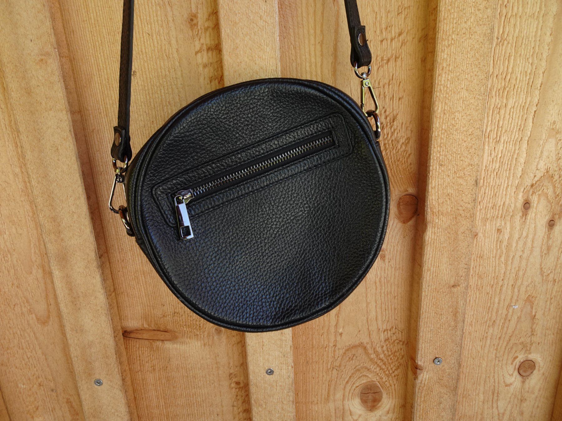 Borse da donna: Schwarze runde Ledertasche von blingberlin - 422.75 – Usato da Küssnacht am Rigi venduto da Schuhe-Secondhand 1