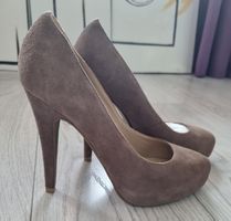 Escarpins Laetitia Klein en daim taupe – Pointure 39