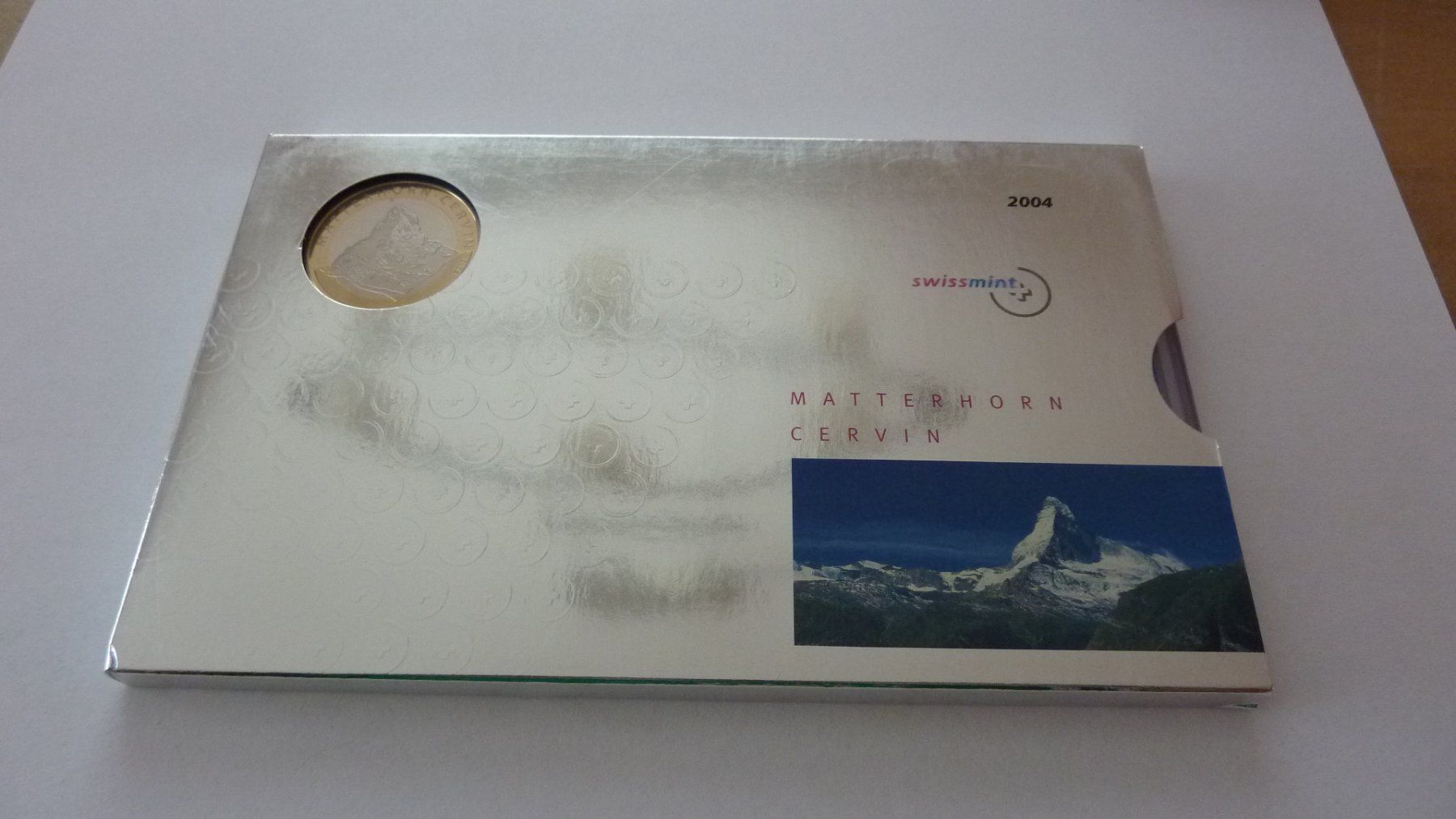 Tutti le monete: Schweizer Münzsatz : Matterhorn   2004 , Polierte Platte – Nuovo e nell'imballaggio originale da Birrwil venduto da Schnaepli