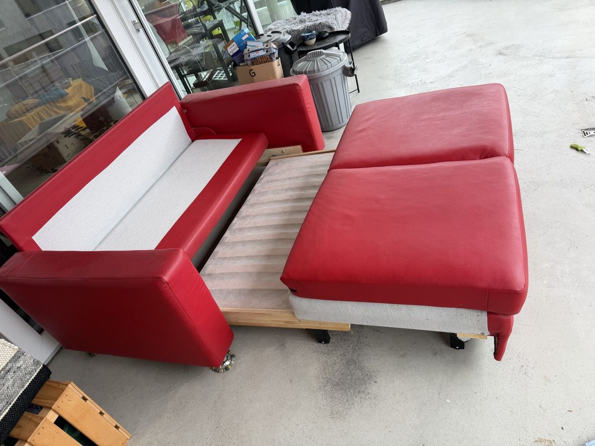 Sofas: Gratis: Bettsofa Rot Kunstleder – Gebraucht aus Wangen b. Olten von lla_9djn 2