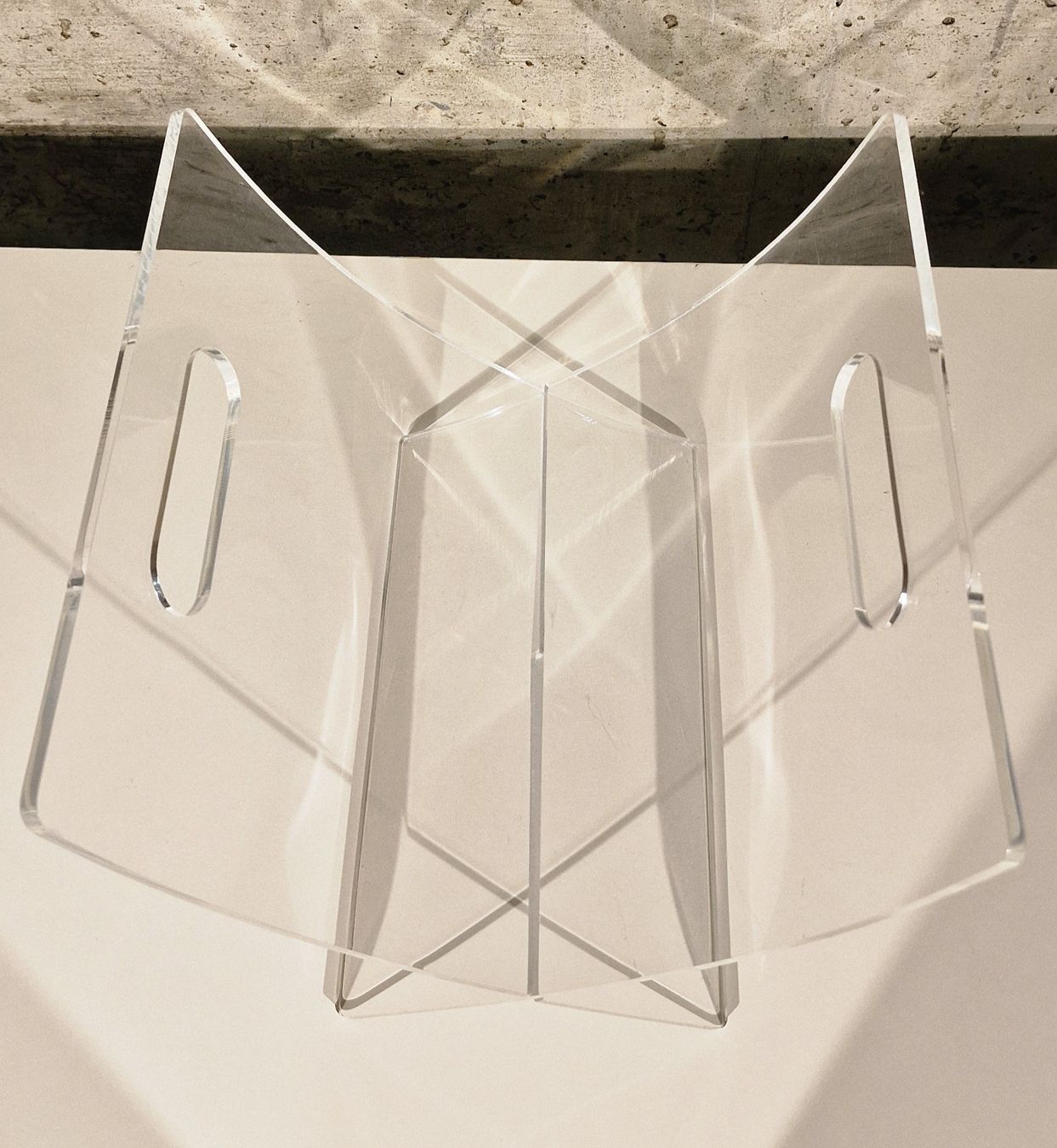 Altro per la casa: Plexiglas Zeitungsständer – Design – Usato da Affeltrangen venduto da Szafaoli 4