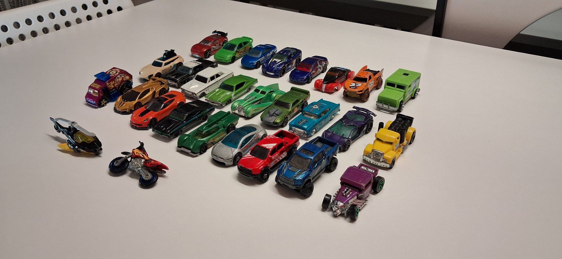 Hot Wheels Spielzeuge: Hot Wheels 28 Stück gebraucht – Gebraucht aus Bern von KavIndustries