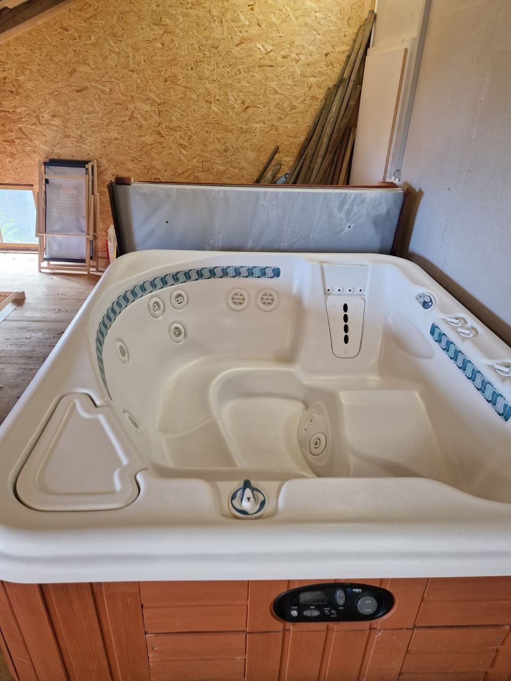 Whirlpool: Whirlpool der Marke HotSpring Modell Sovereign – Usato da Lyss venduto da loi_tls7