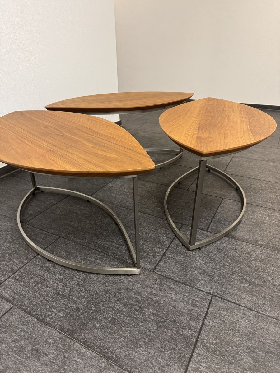 Tavoli: 3 Stylish Walnut Side Table with Metal Legs – Nuovo (secondo la descrizione) da Küsnacht ZH venduto da chr_976b 1