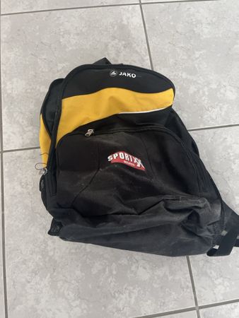 Schwarzer Jako Sportrucksack - Ideal für den Sport!