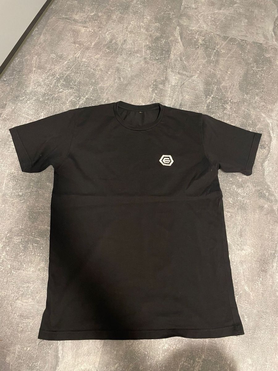 T-shirt: 5x T-shirt- Size: M&L – Usato da Andermatt venduto da stark19 1