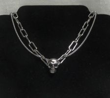 Collier! Tête morte!