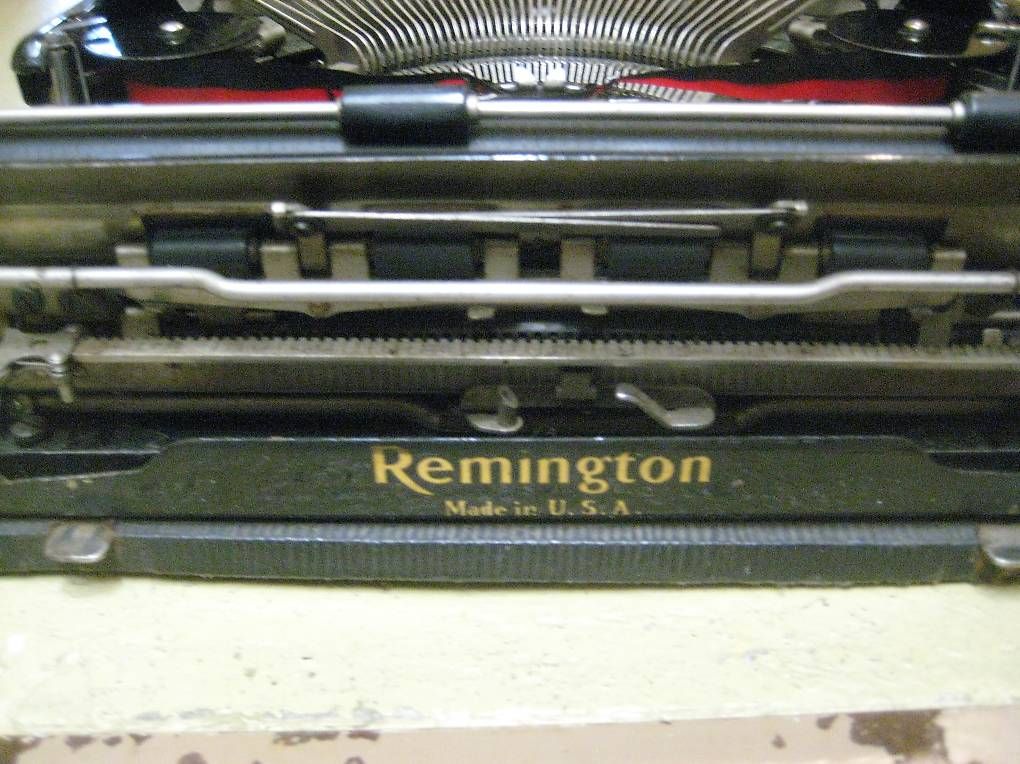 Macchine da scrivere: Remington tragbare, antike Schreibmaschine – Usato da Horgen venduto da pet_n5kr 1