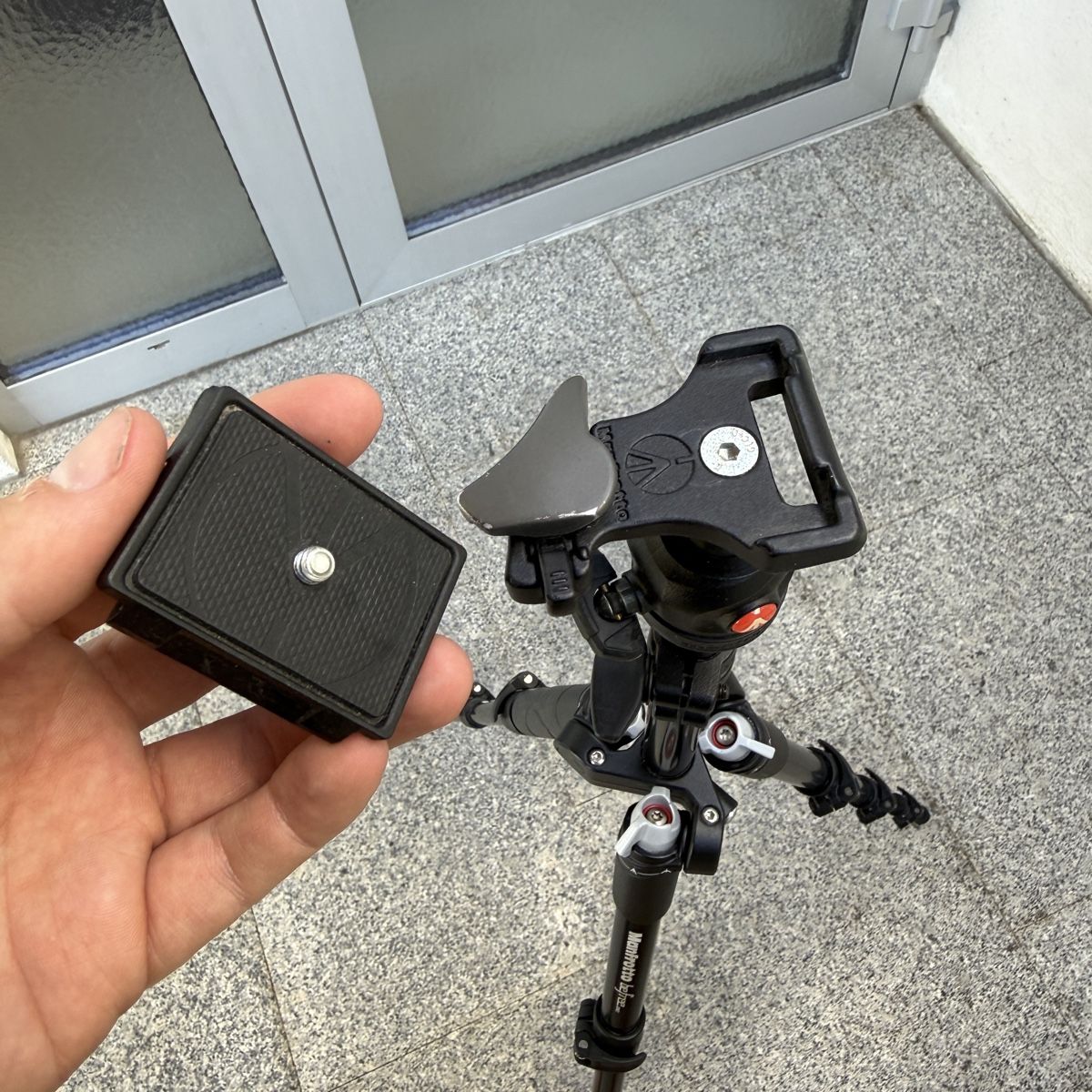 Manfrotto Trépieds & Accessoires: Manfrotto befree one Stativ – D'occasion à Herrenschwanden par herven 4