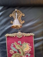 Antike  Wandbehang Gobelin Rot/Gold mit Messing Applikatione