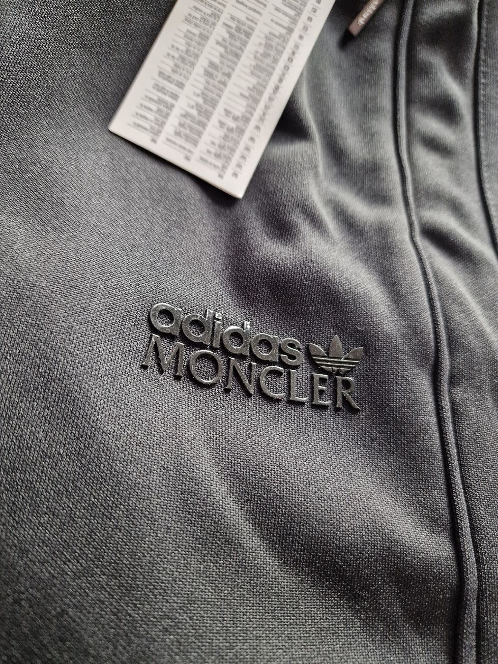 Moncler Pantaloni: Pantalon Moncler × Adidas – Nuovo e nell'imballaggio originale da Yverdon-les-Bains venduto da Ed9lude 1