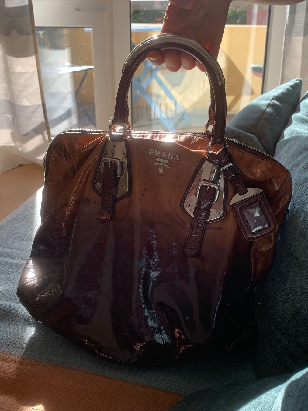 Prada Taschen für Damen: PRADA LACKLEDER-HANDTASCHE – Gebraucht aus Zürich von Claire_ZH 4