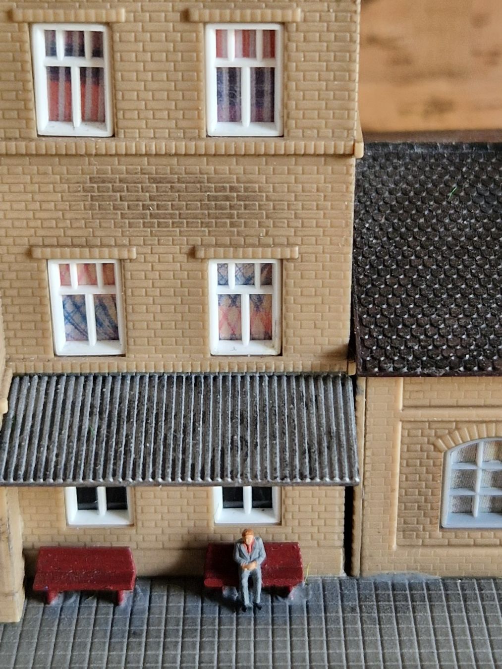 Vollmer Modellini di ferrovie: Gare avec quai – Usato da Tavannes venduto da Jacksonhmc 4