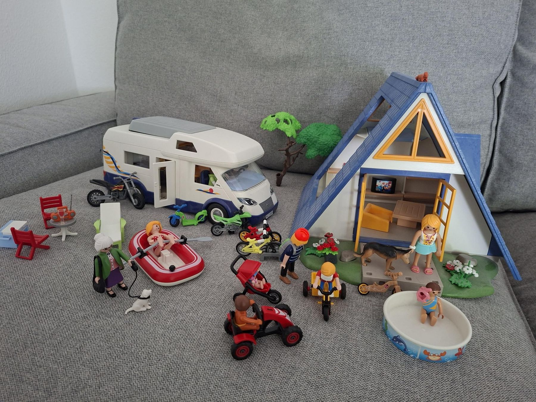 Playmobil Giocattoli: Playmobil Ferienhaus + Camper – Usato da Oberwil BL venduto da Nisli99