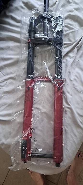 Pezzi di ricambio: Fourche rockshox boxxer ultimate vtt dh  – Nuovo e nell'imballaggio originale da Massongex venduto da christophec05 1