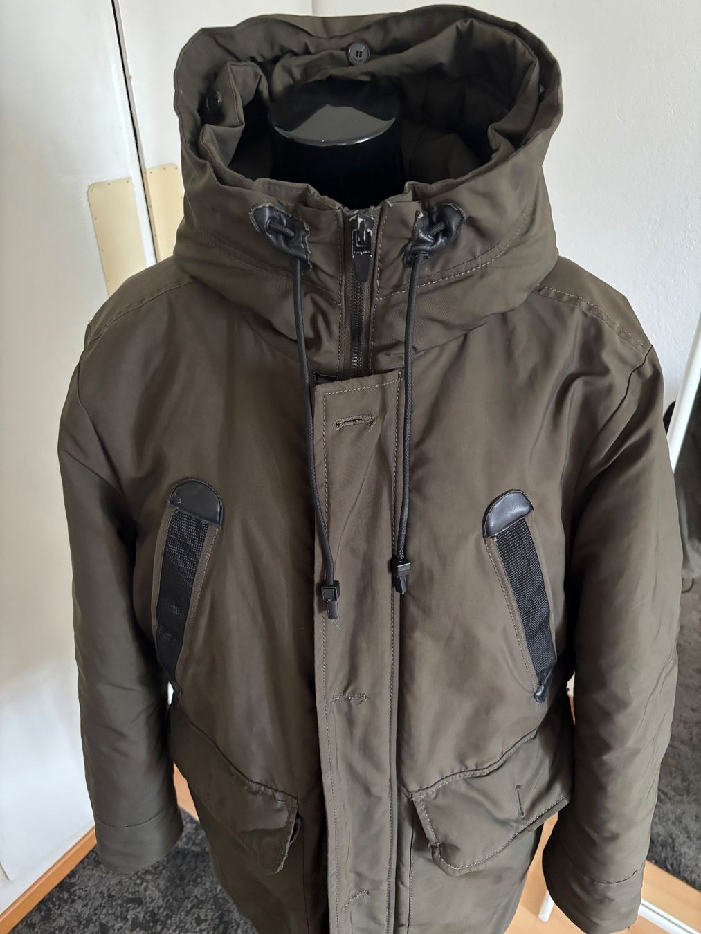 Zara Jacken: Olive Winterjacke – Gebraucht aus Bern von ViksiBash 1