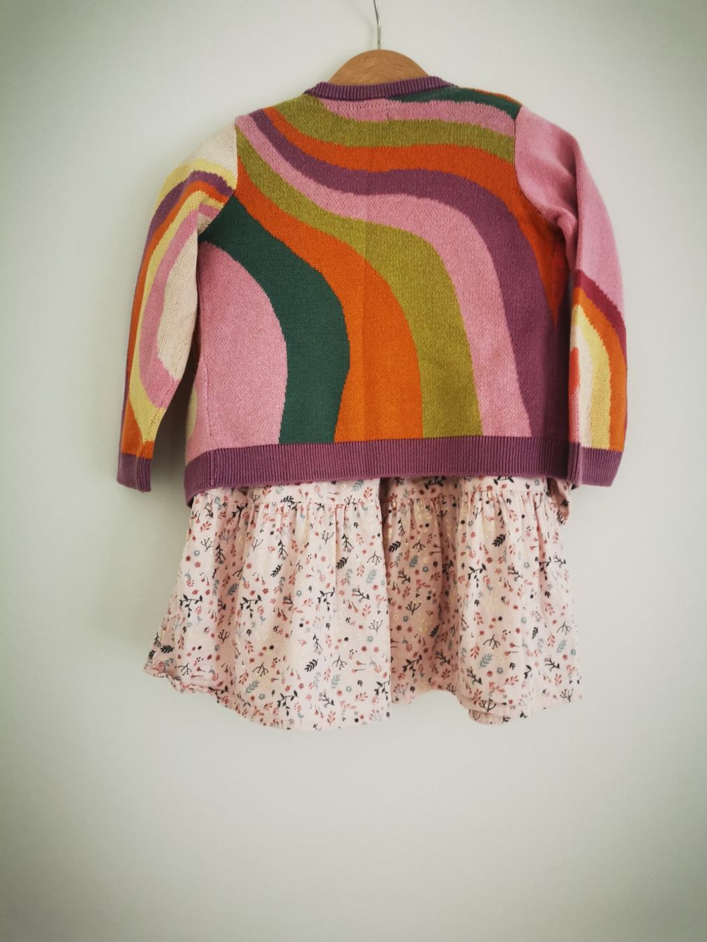 Next Giacche & Cappotti: Next Strickjacke Blumenmuster, Gr. 92, Top Zustand – Usato da Niedergösgen venduto da lil_s6k8 5