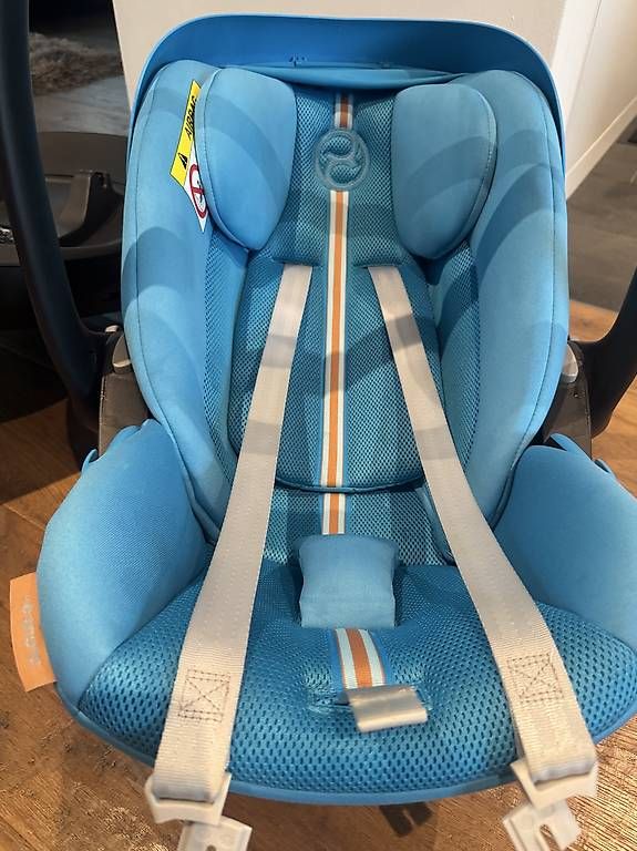 Cybex Seggiolini per auto: Cybex Cloud G PLUS inkl. Isofix-Basis Base G beach blue – Usato da Knonau venduto da Fam_Dling 1