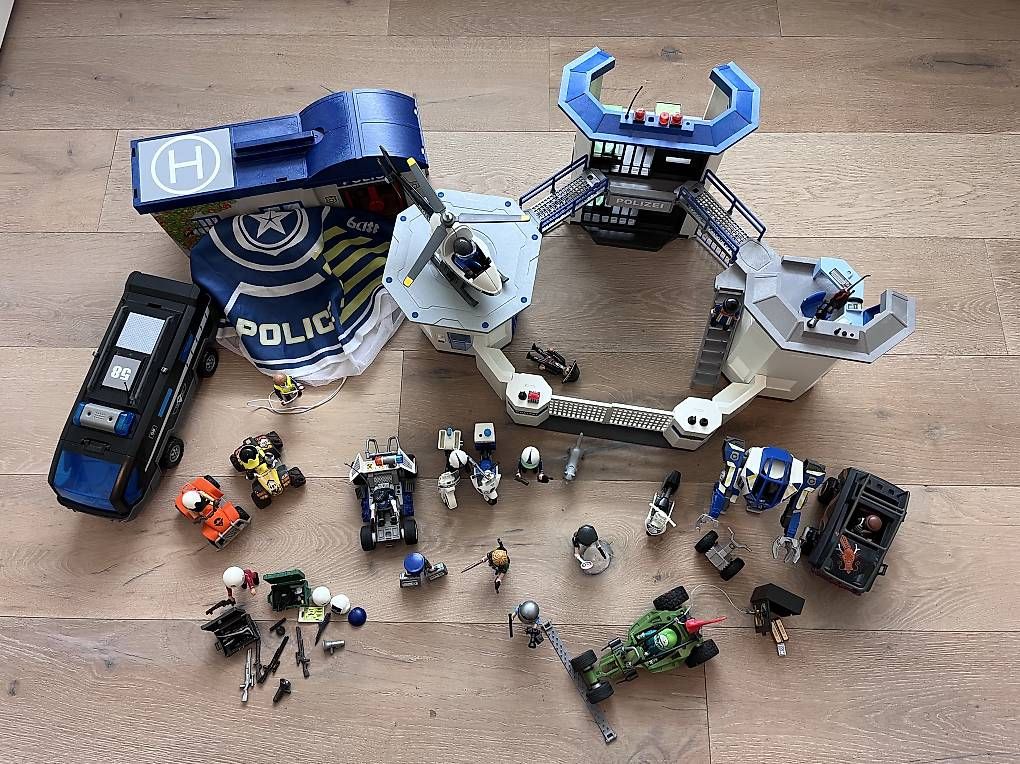 Playmobil Giocattoli: Playmobil Polizeistation - grosses Set – Usato da Gossau ZH venduto da DiBeGo 4