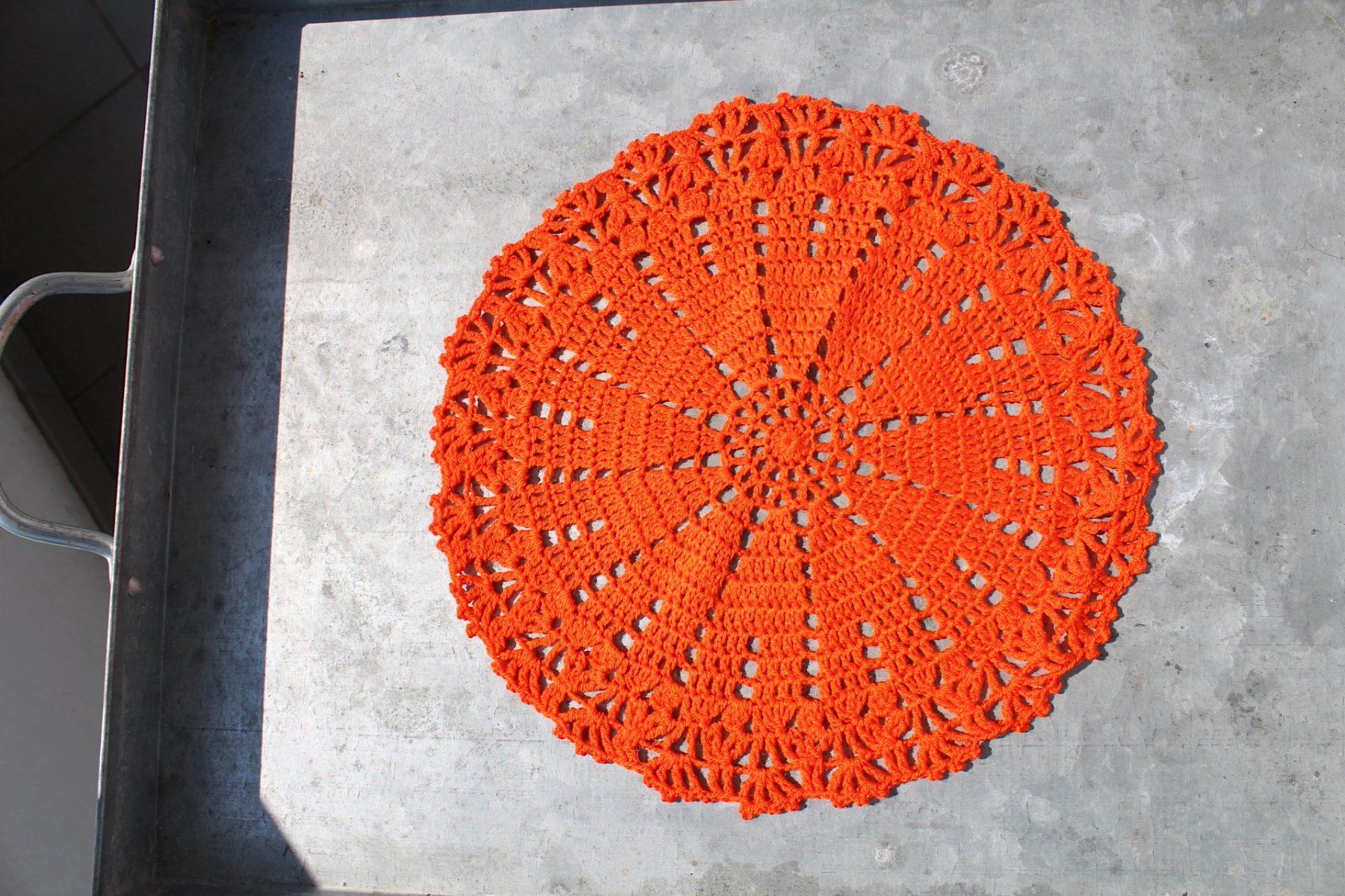 Altra biancheria da tavola: Oranges Farbiges Häkel Deckchen, 28 cm, – Usato da Locarno venduto da fripui 2