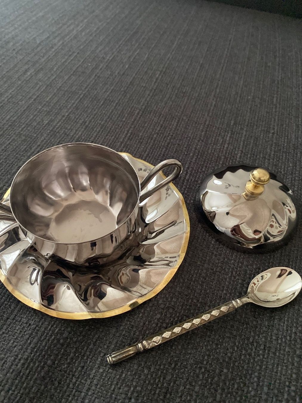 Set di piatti: Tasse mit Deckel und Löffel – Usato da Abtwil SG venduto da ale2002 1