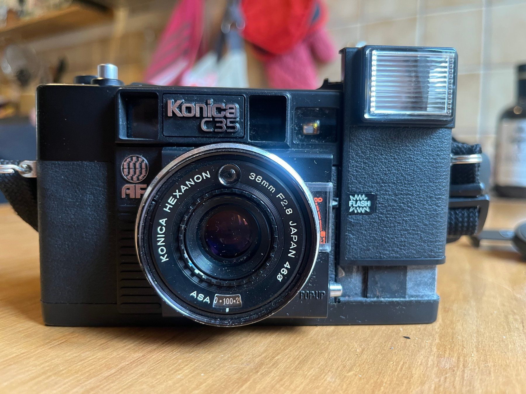 Konica Fotocamera: Konica C35 AF vintage avec flas et étui – Usato da La Chaux-de-Fonds venduto da Simone1180