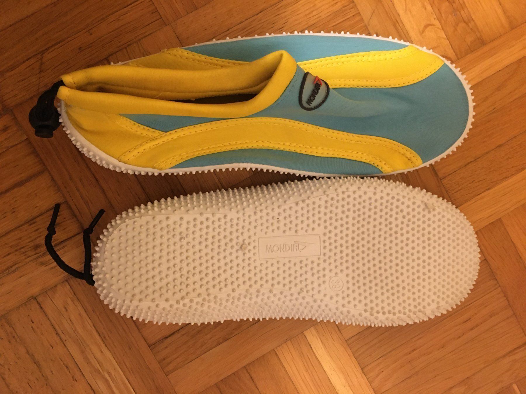 Scarpe da donna: Chaussures – Nuovo (secondo la descrizione) da La Tour-de-Peilz venduto da Halltal 1