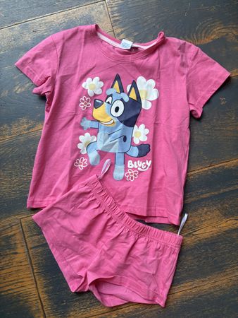 Tolles Pyjama Bluey Gr. 110/116, Neu