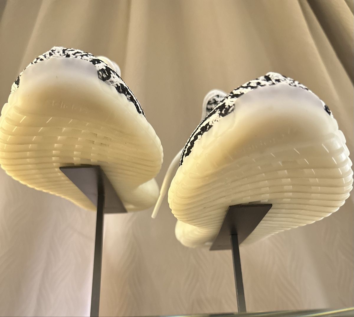 Adidas Scarpe da uomo: Adidas Yeezy V2 – Nuovo (secondo la descrizione) da Zürich venduto da euthen89 2