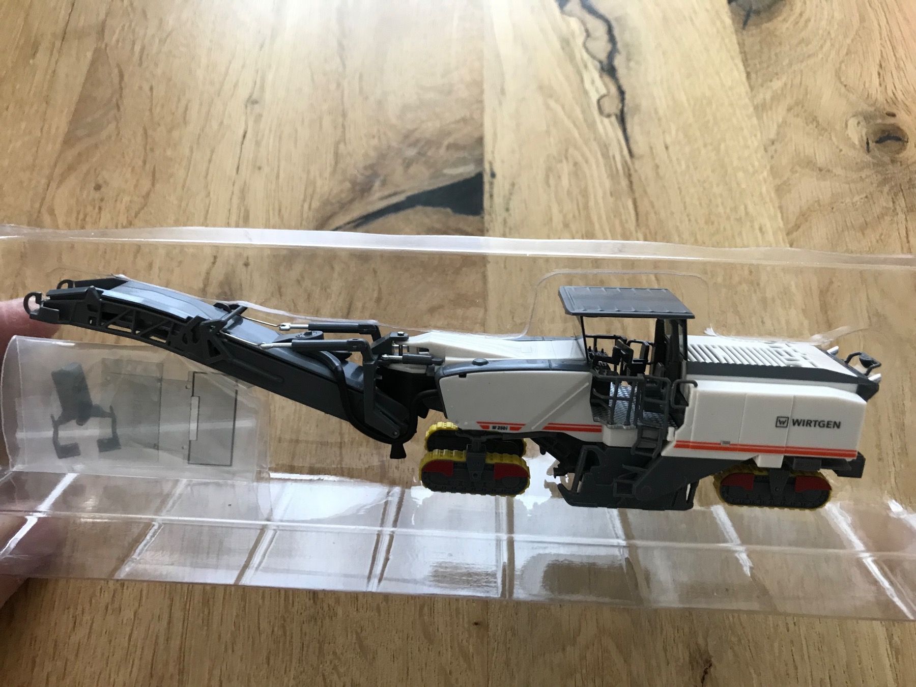 Herpa Modellbausätze & Standmodelle: Herpa Strassenfräse – Neu und originalverpackt aus Sursee von  2