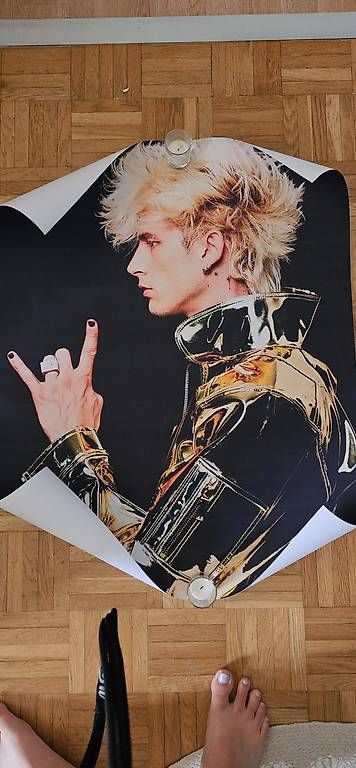 Foto & Immagini: Machine Gun Kelly Bilder – Usato da Rickenbach LU venduto da jess8421 2