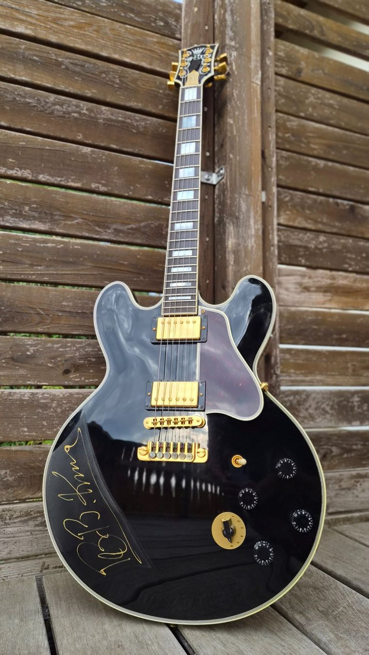 Gibson Strumenti musicali: Gibson Lucille BB King Signed Crown – Usato da pieterlen venduto da AntonelloGuitars 1