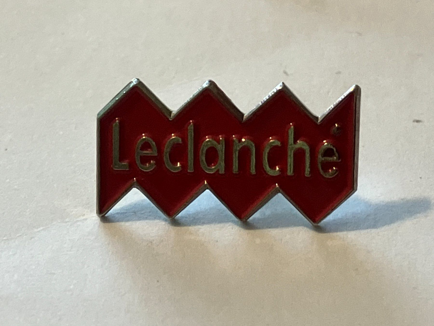 Placchette & Badge: 1 Pin Leclanche – Usato da Basel venduto da djwwpp