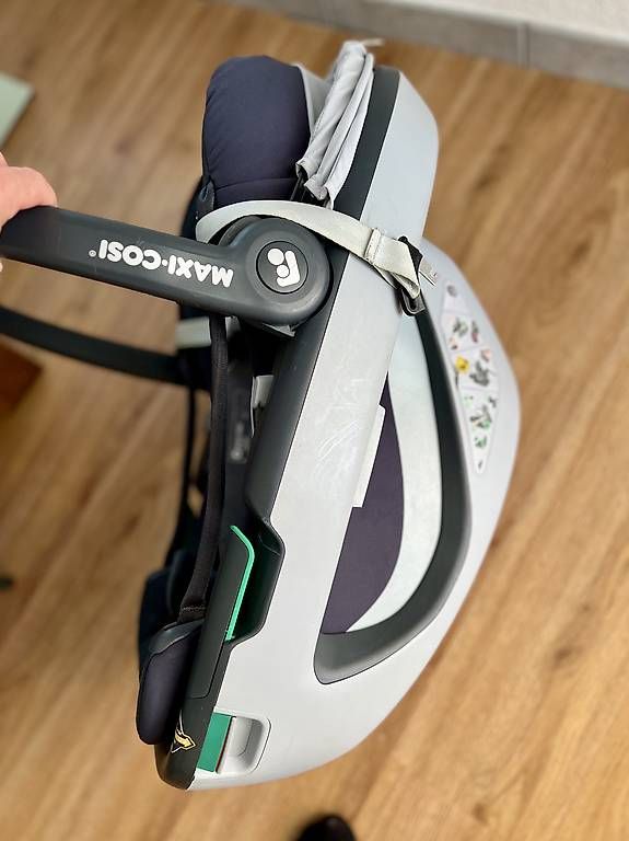 Auto-Kindersitze: Maxi-Cosi Kindersitz inkl. ISOFIX-Station – Gebraucht aus Wattwil von andgaeh 1