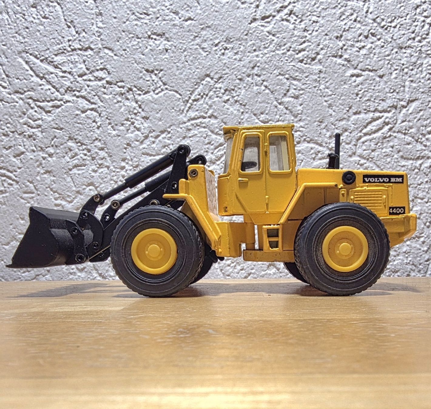 Modellbausätze & Standmodelle: Volvo BM 4400 Radlader Loader Schaufel 1:50 – Gebraucht aus Männedorf von Modellbau-wyss