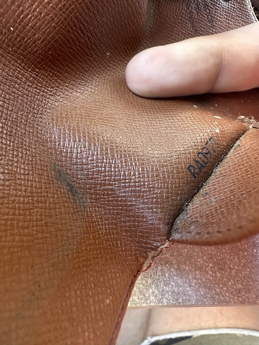 Louis Vuitton Portachiavi: Pochette clés Louis Vuitton Monogram usagé 4 crochets – Usato da Le Lignon venduto da Latenterouge 4