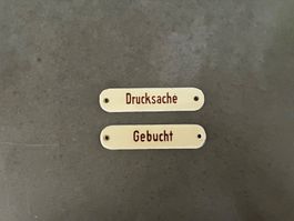 Alte Emailschilder Drucksache, Gebucht