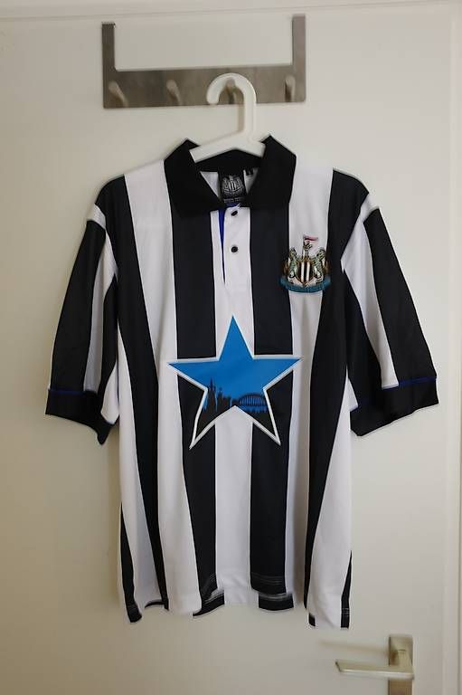 Canottiere & Pantaloni: Newcastle United Vintage – Usato da Castagnola venduto da kru_5mmj