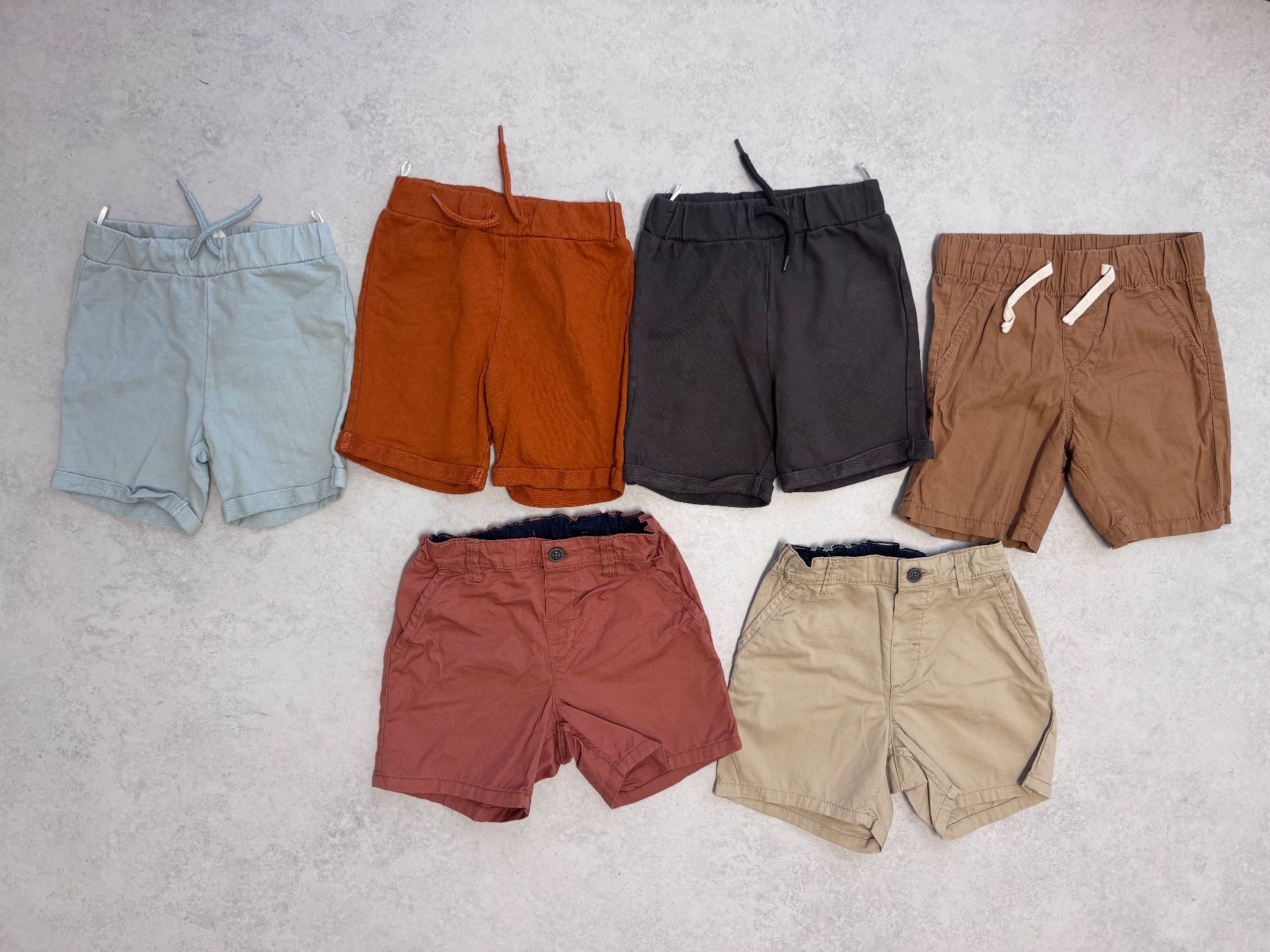 H&M Ensembles coordonnés: 6er Set kurze Hosen, Grösse 98 – D'occasion à Bonaduz par lut_6rts