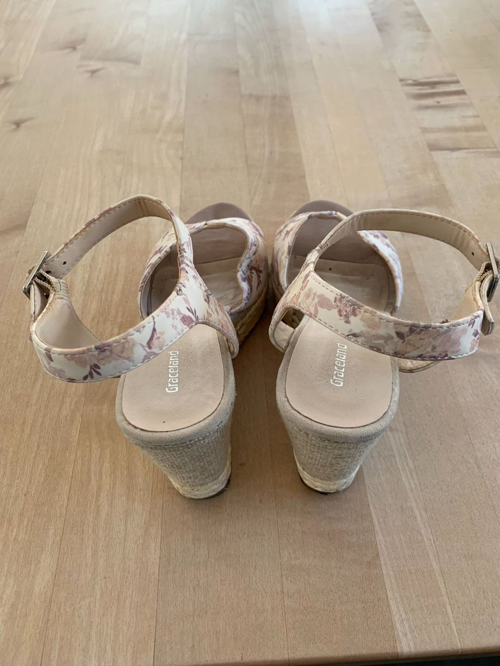 Scarpe da donna: Damen-Sandalen Gr.41 – Usato da Azmoos venduto da Verwir64 2