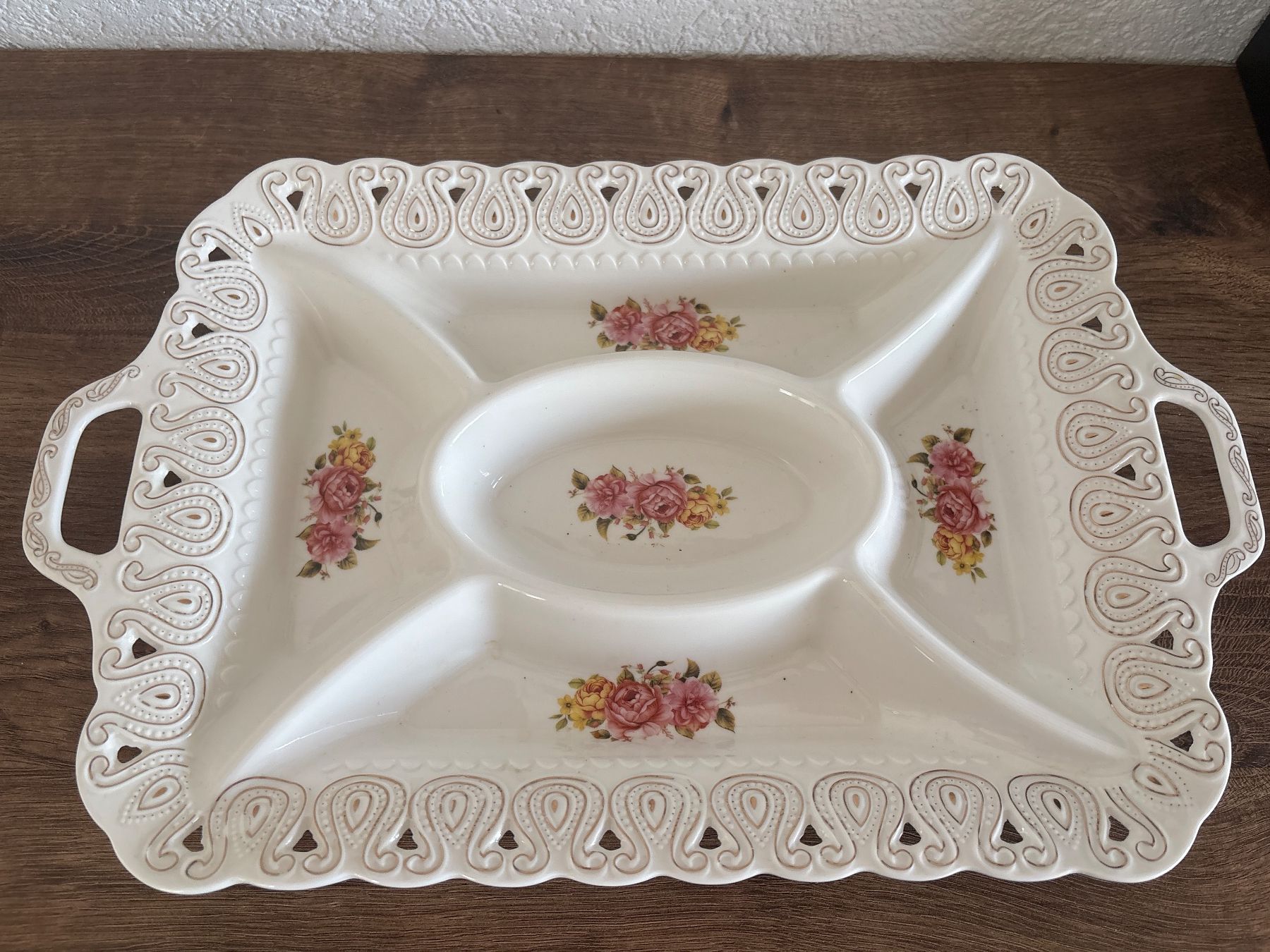 Servierplatten: Serviertablett Keramik Blumenmuster mit Durchbruchrand – Gebraucht aus Wangen SZ von ico_2tdz