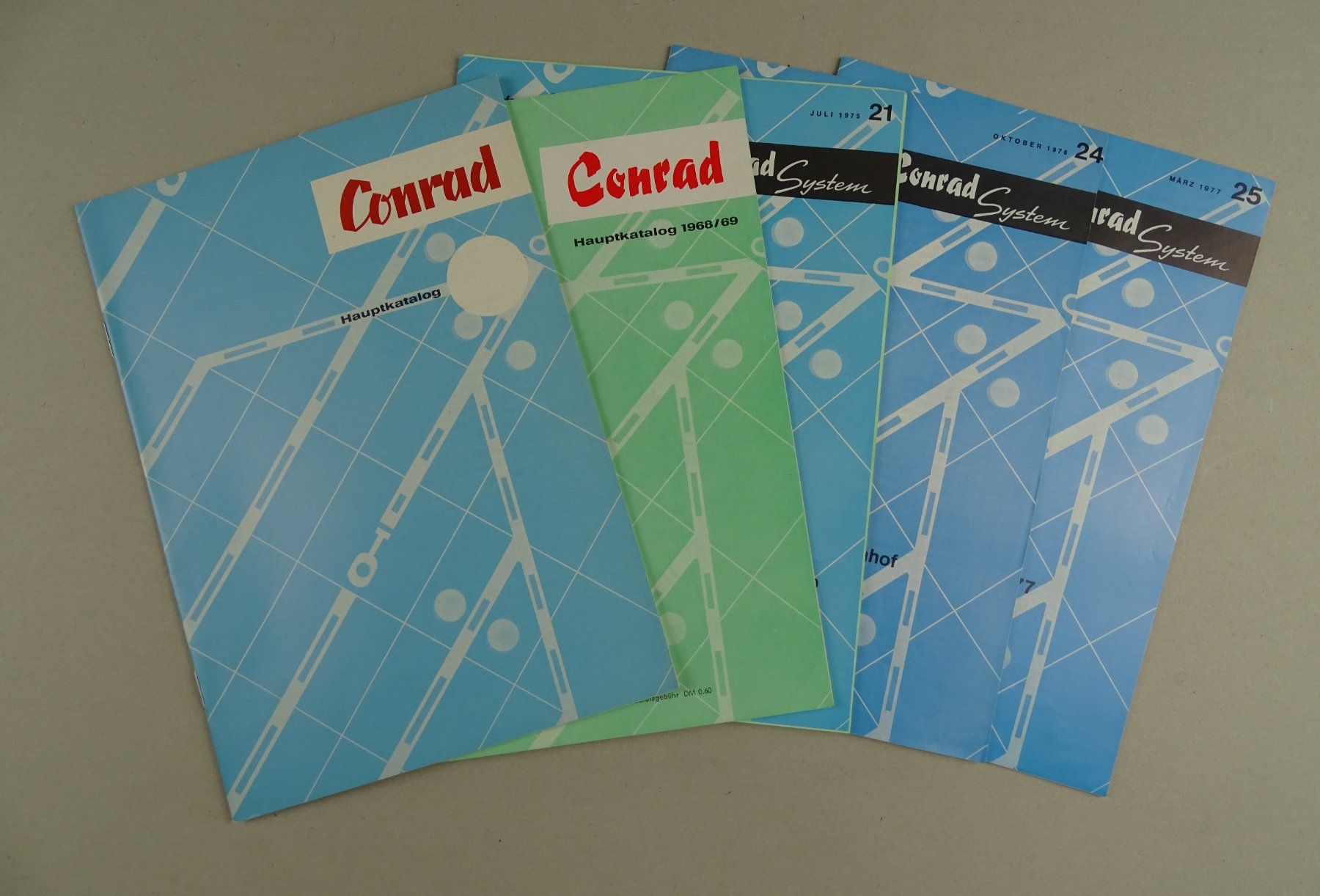 Revues & Magazines: CONRAD 2 HAUPTKATALOGE & 3 HEFTE CONRAD SYSTEM – D'occasion à Grüningen par Kartensammler