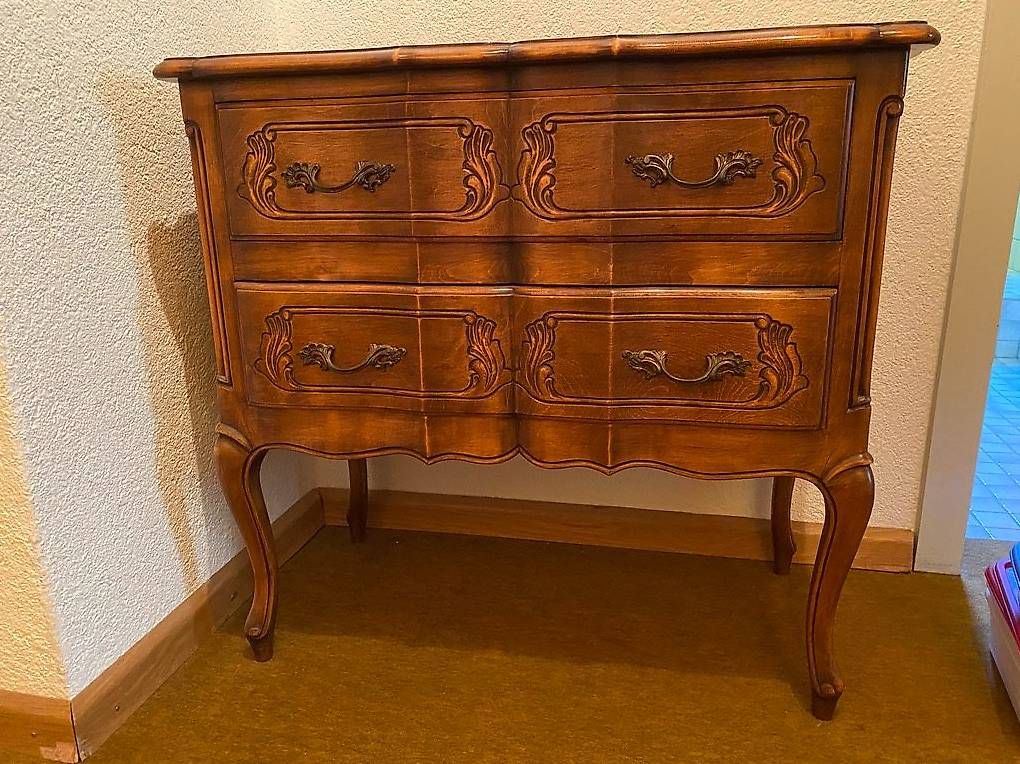 Kommoden: Kommode im Stil Louis XV – Gebraucht aus Konolfingen von Simon.Roth