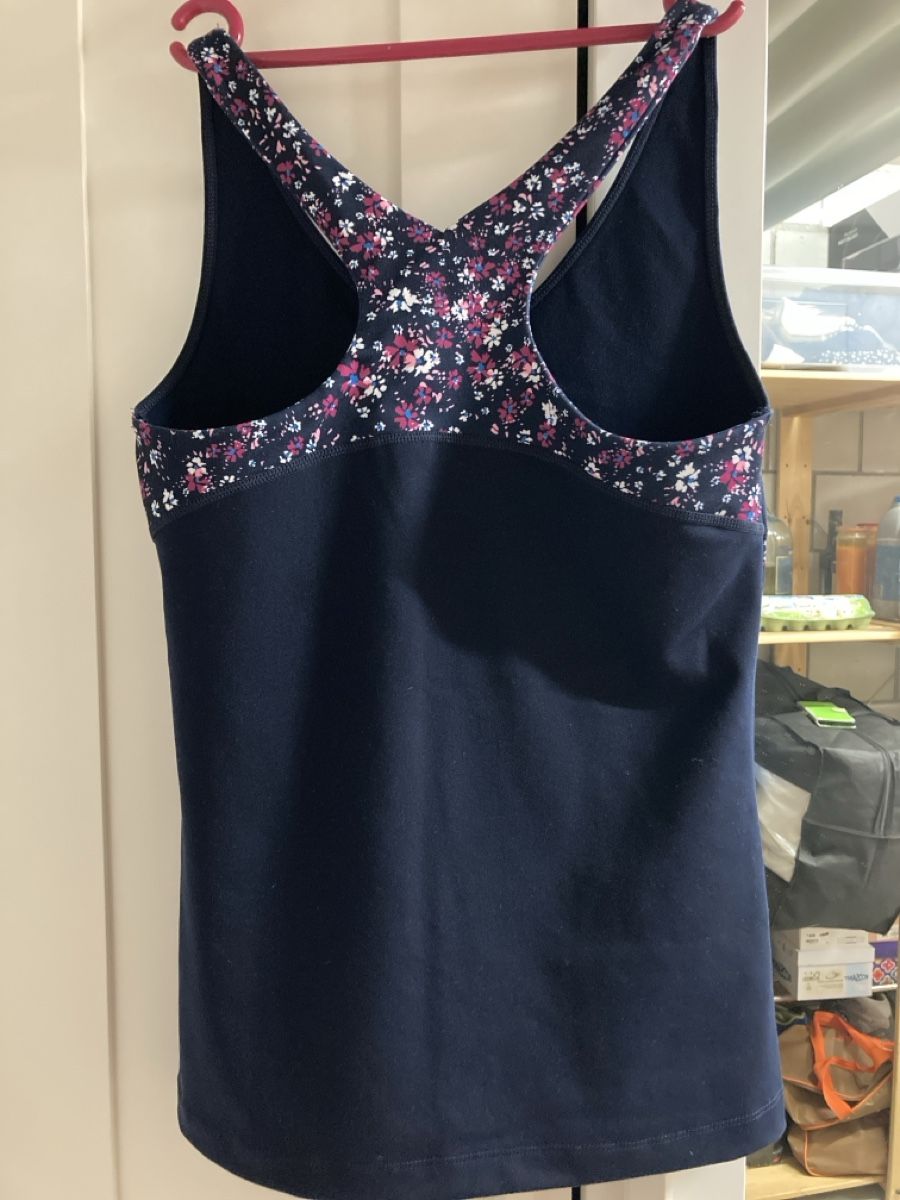 Tops: Sport top  – Gebraucht aus Urtenen-Schönbühl von alessibas 1