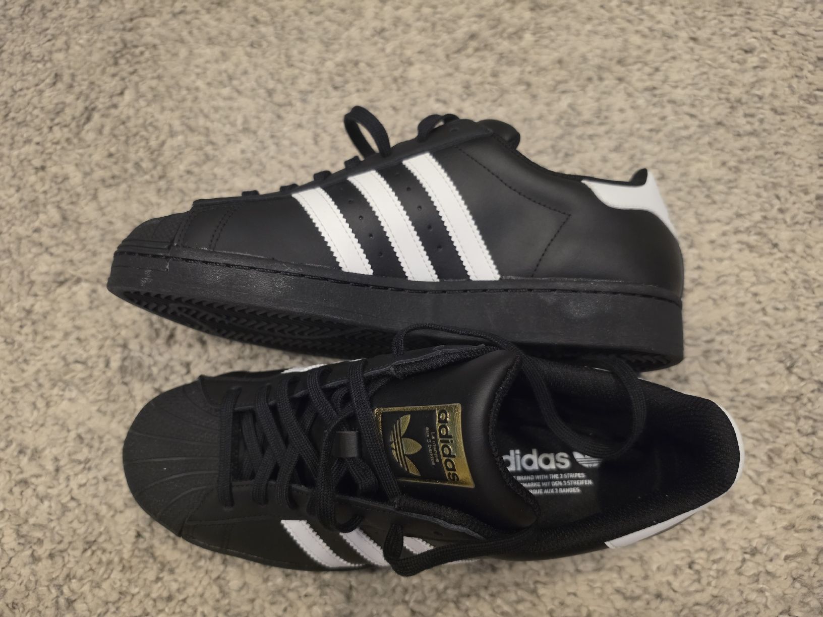 Adidas Scarpe da uomo: NEUE Adidas Superstar der Grösse 44 – Nuovo (secondo la descrizione) da Embrach venduto da Flyroebi 2