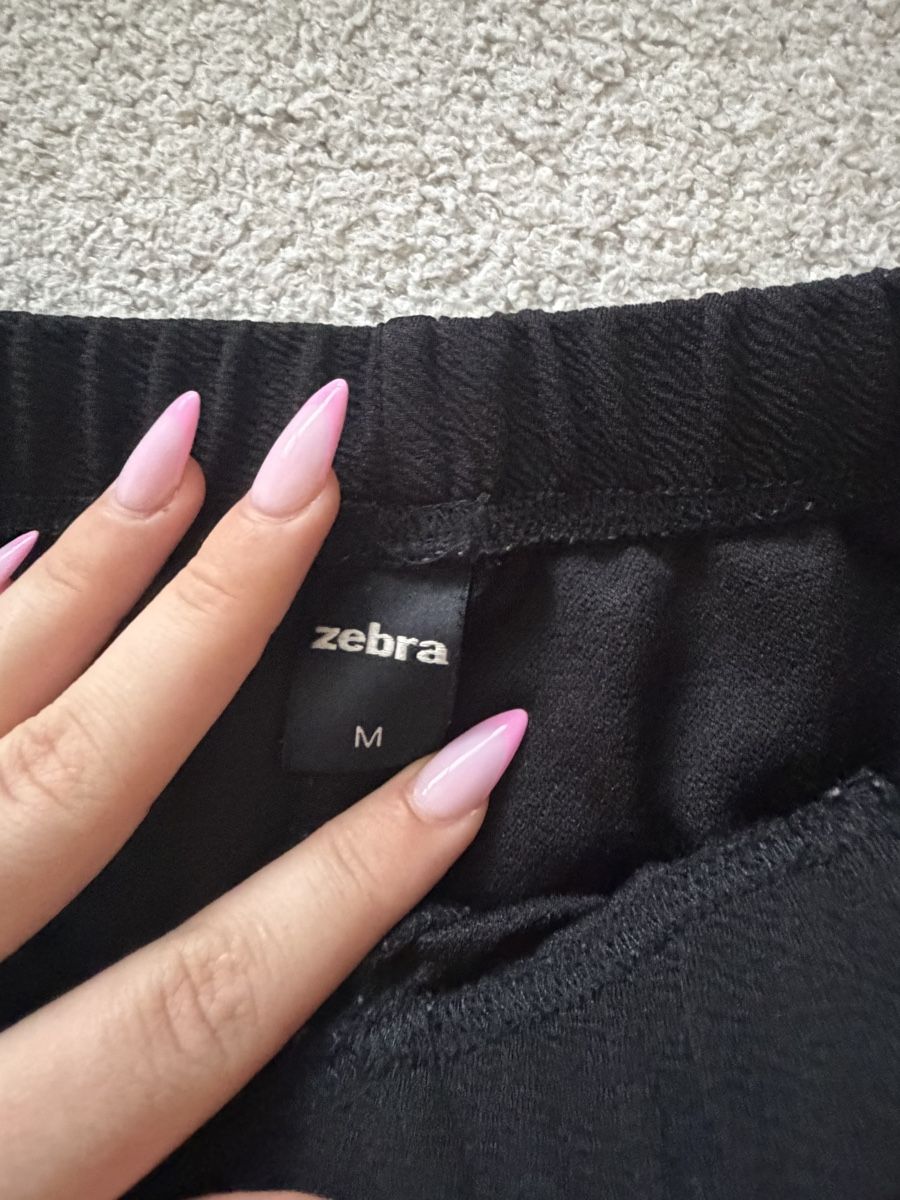 Zebra Leggings: Zebra Hose Schwarz Grösse M  – Gebraucht aus Benken SG von sar_9dsn 3