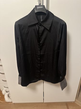 Schwarze Satinbluse mit Glitzerdetails Grösse L