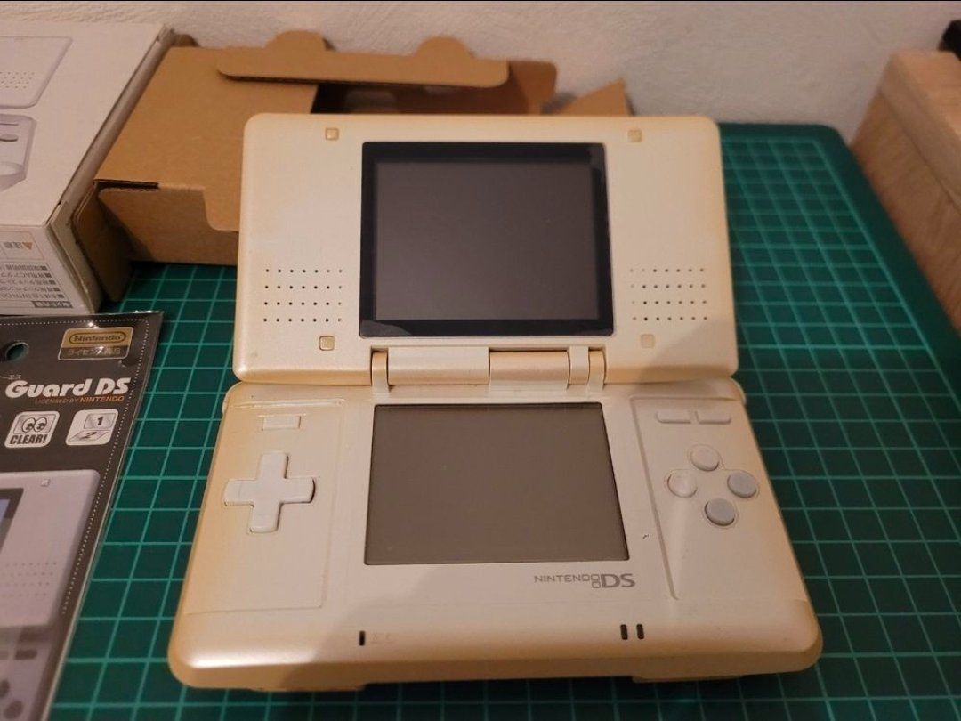 Nintendo Console: Nintendo DS  avec accessoires et boite – Usato da Domdidier venduto da Keayzh 3