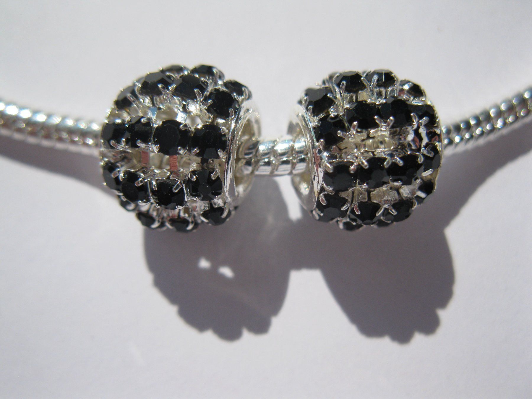 Perle (finte): Grosslochperle, Bead versilbert, Strass schwarz – Nuovo e nell'imballaggio originale da St. Margarethen TG venduto da LuanaKa