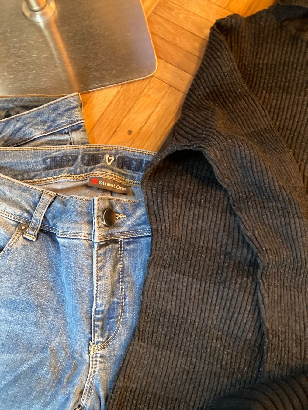 Lots de vêtements: Kleiderpaket – D'occasion à Balsthal par dasesaro 1
